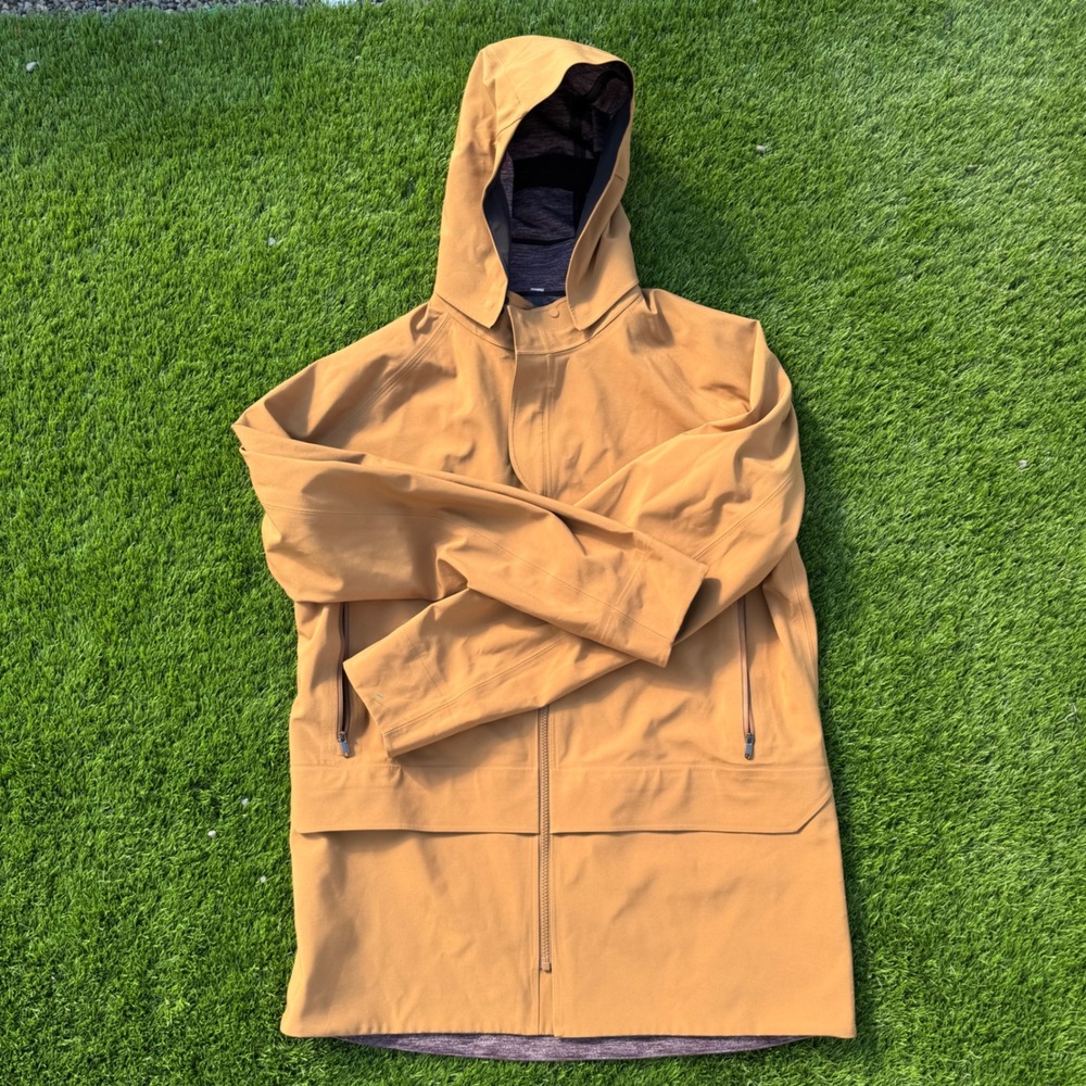 Lululemon Outpour Shell Mens Waterproof Rain Jacket Frontier Mustard Hooded